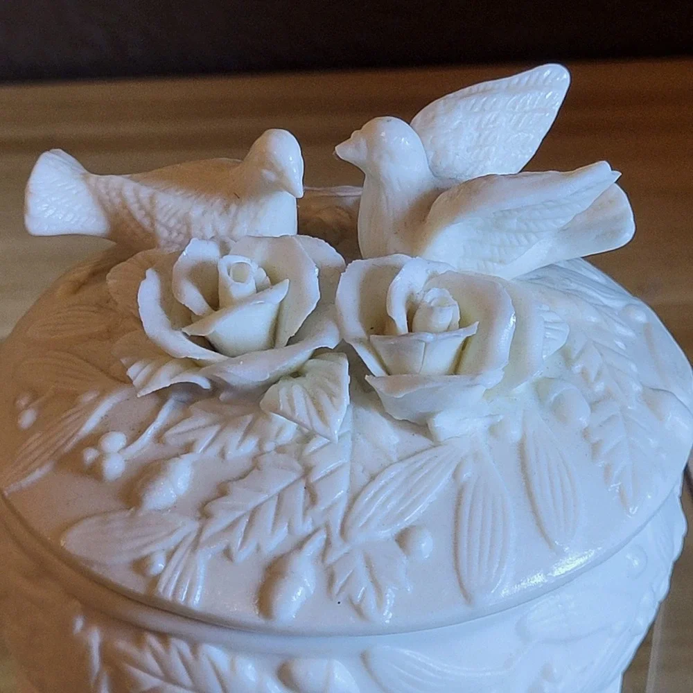 Berkeley Designs Ceramic Bisque Round Trinket Box With Lid Love Birds & Roses
